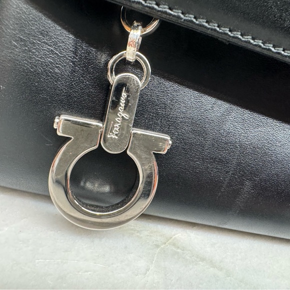 Salvatore Ferragamo Gancini Shoulder Bag in Black Calf Leather - Picture 4 of 12